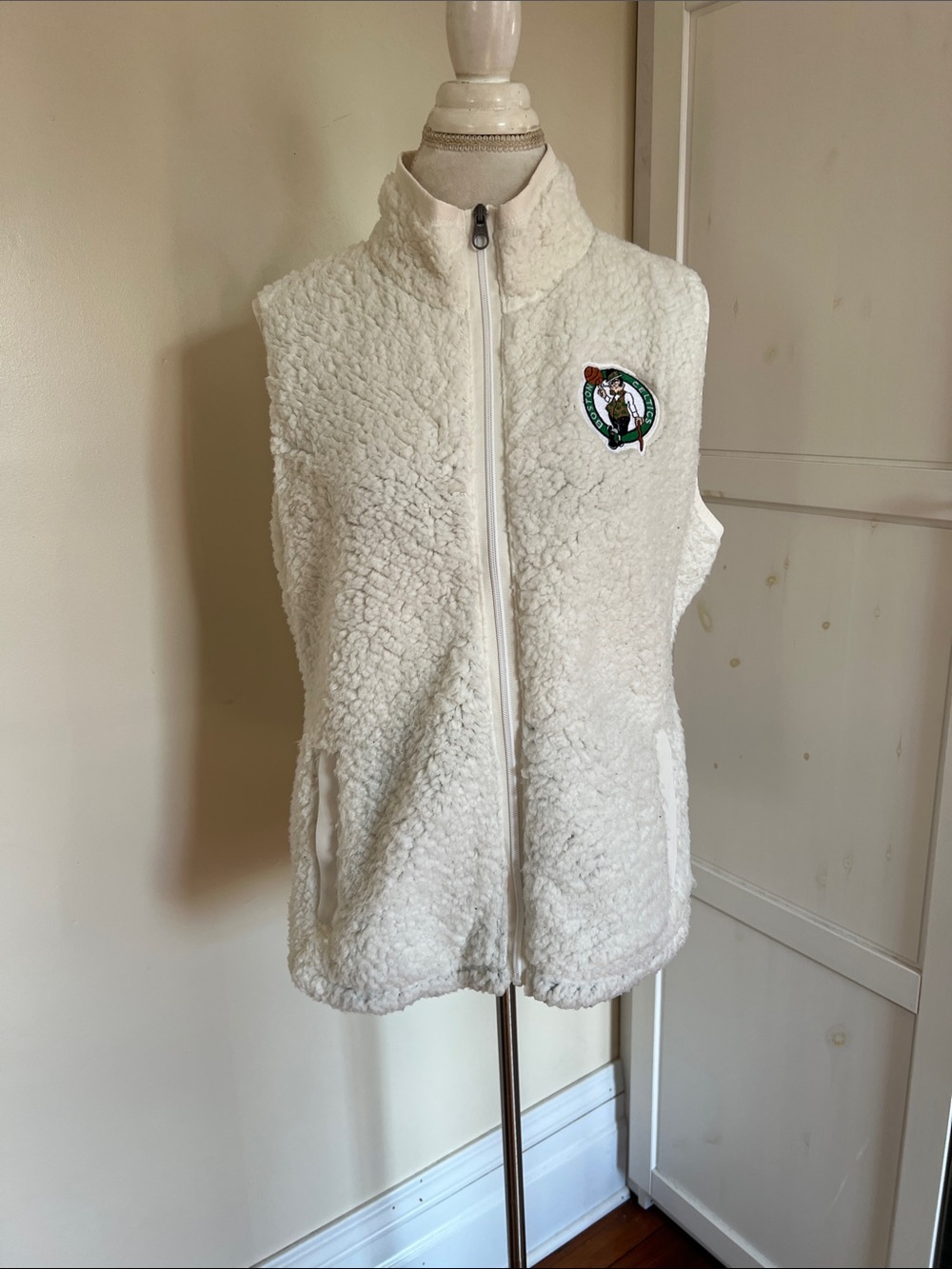 Boston Celtics Antigua Cream Sherpa Fleece Full Zip Vest Size M